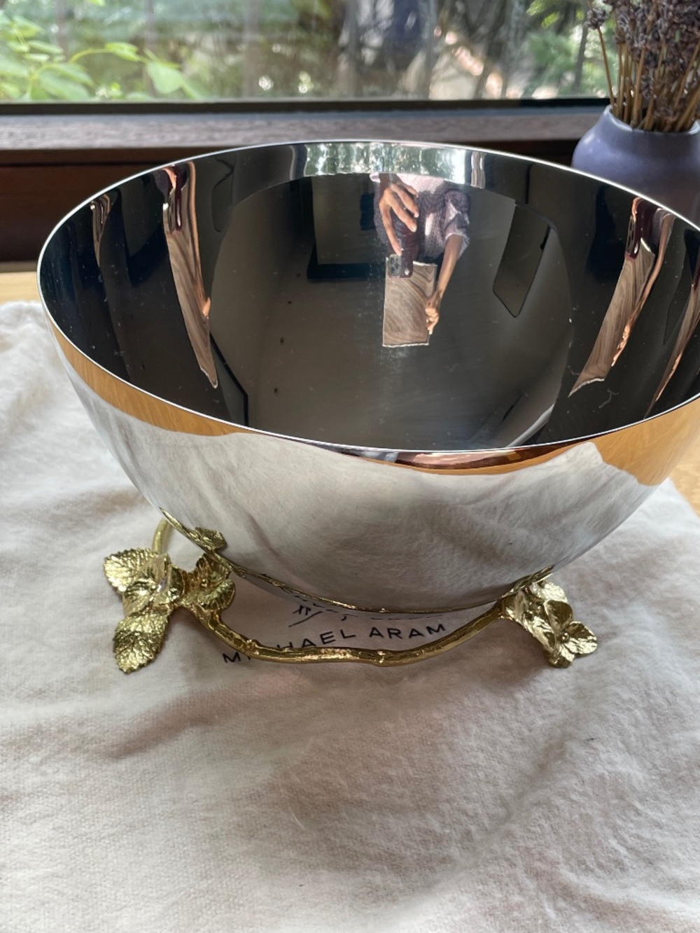 MICHAEL ARAM hydrangea medium bowl